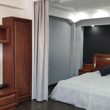 Apartment On Nazarbayeva 77 Almaty Luaran gambar